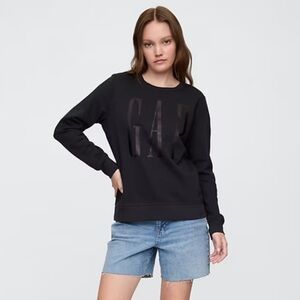GAP Women's Relaxed Fit Black Logo Sweatshirt